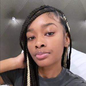 Meet your Posher, Mikyaela